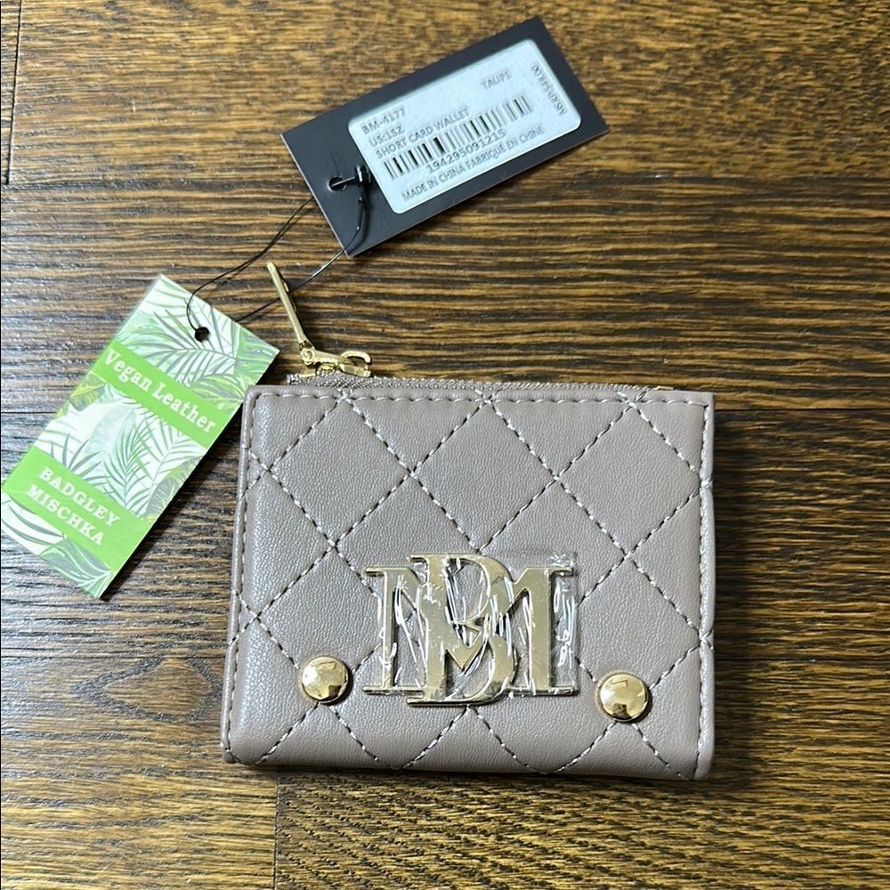 NWT Badgley Mishka Short Card Wallet in Taupe
